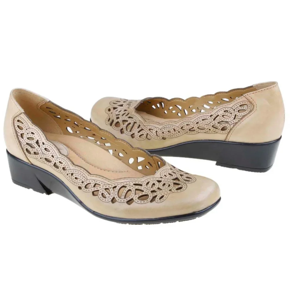 Earth Shoe Leather Bayside Biscuit Heavy Padded Laser Cut Scroll Slip On Wedges